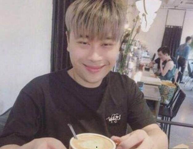 卢本伟娱乐圈爆料,揭秘明星幕后故事 第2张 卢本伟娱乐圈爆料,揭秘明星幕后故事 第2张